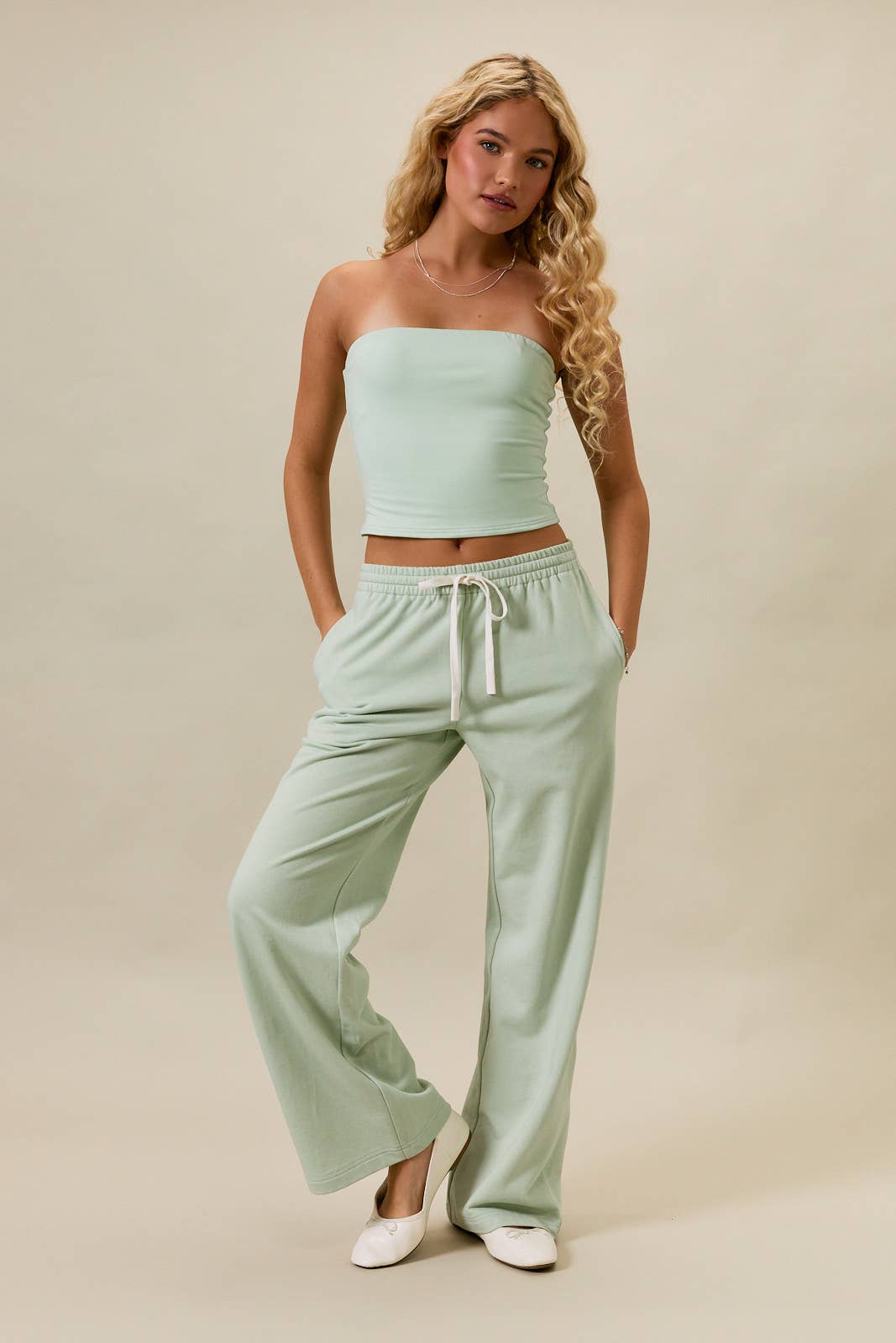 MID-RISE WIDE LEG SWEATPANTS: LT BLUE / M