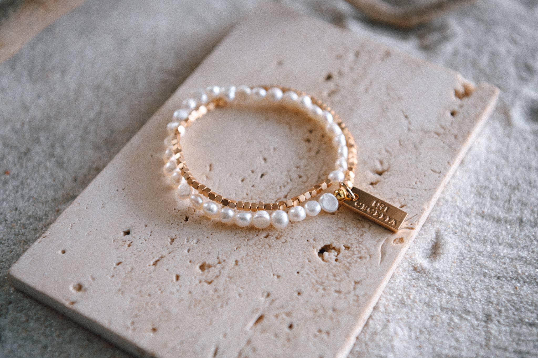Hepburn Pearl Faceted Double Wrap : Gold