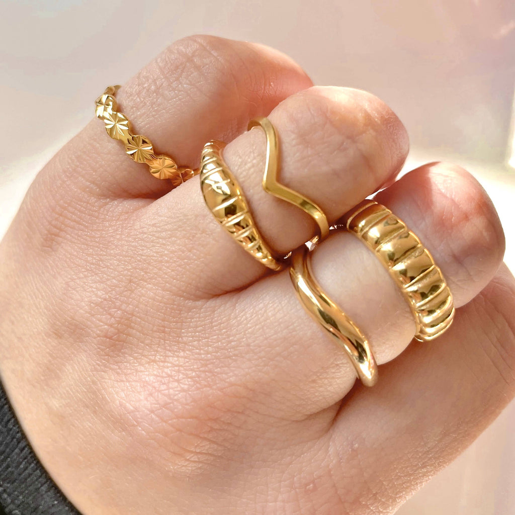 Wishbone Stacker Ring - Dainty V Ring - Peak Chevron Ring : Yellow Gold / 6