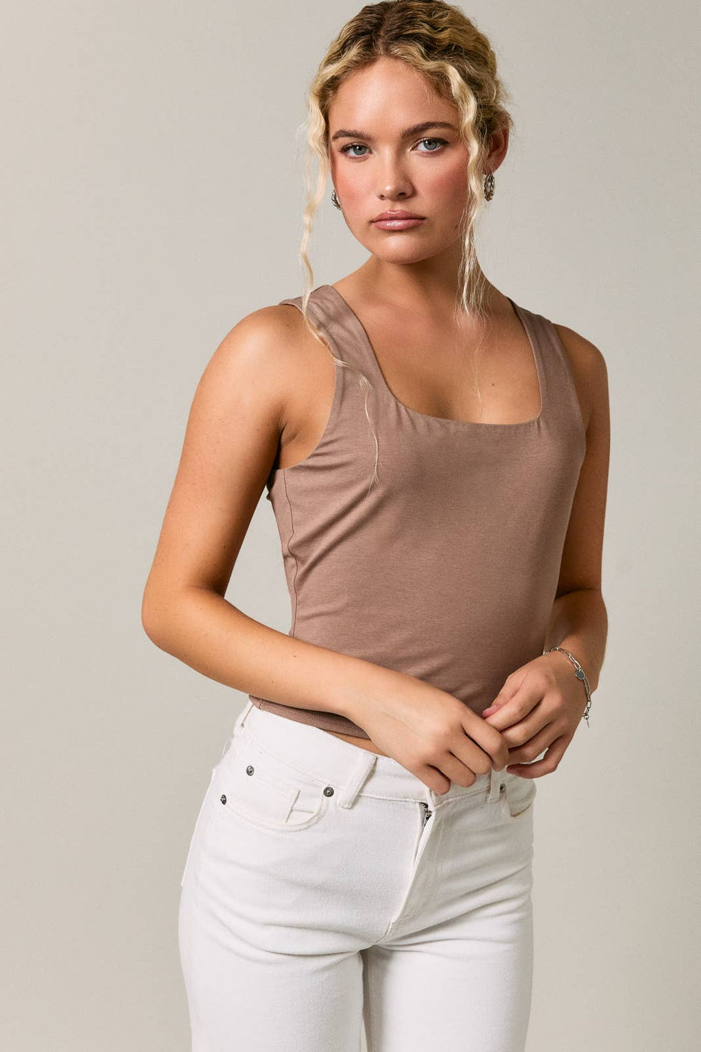 SELF DOUBLE SQUARE NECK TOP WITH BACK CONTRAST TIE DETAIL: MOCHA / M