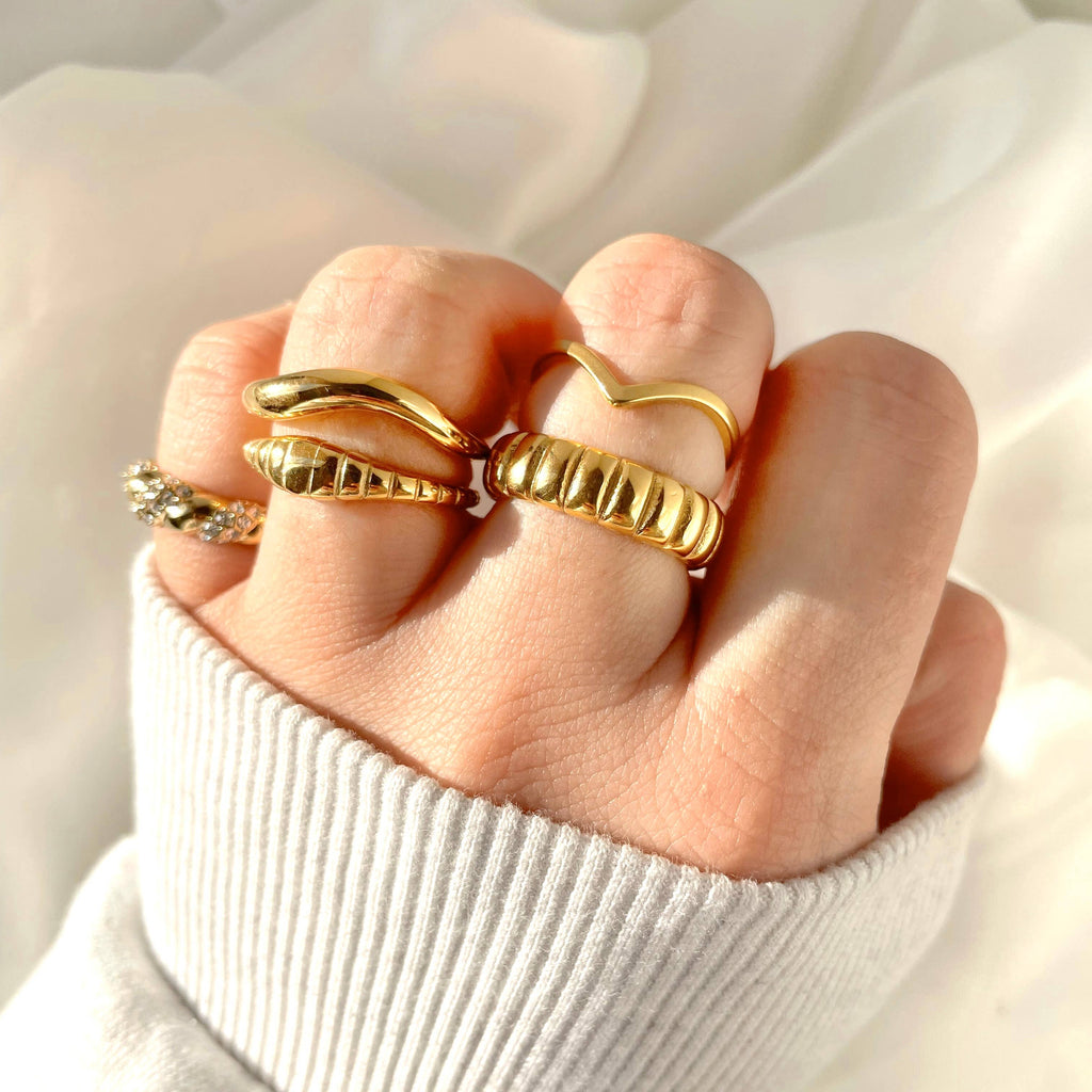 Wishbone Stacker Ring - Dainty V Ring - Peak Chevron Ring : Yellow Gold / 6