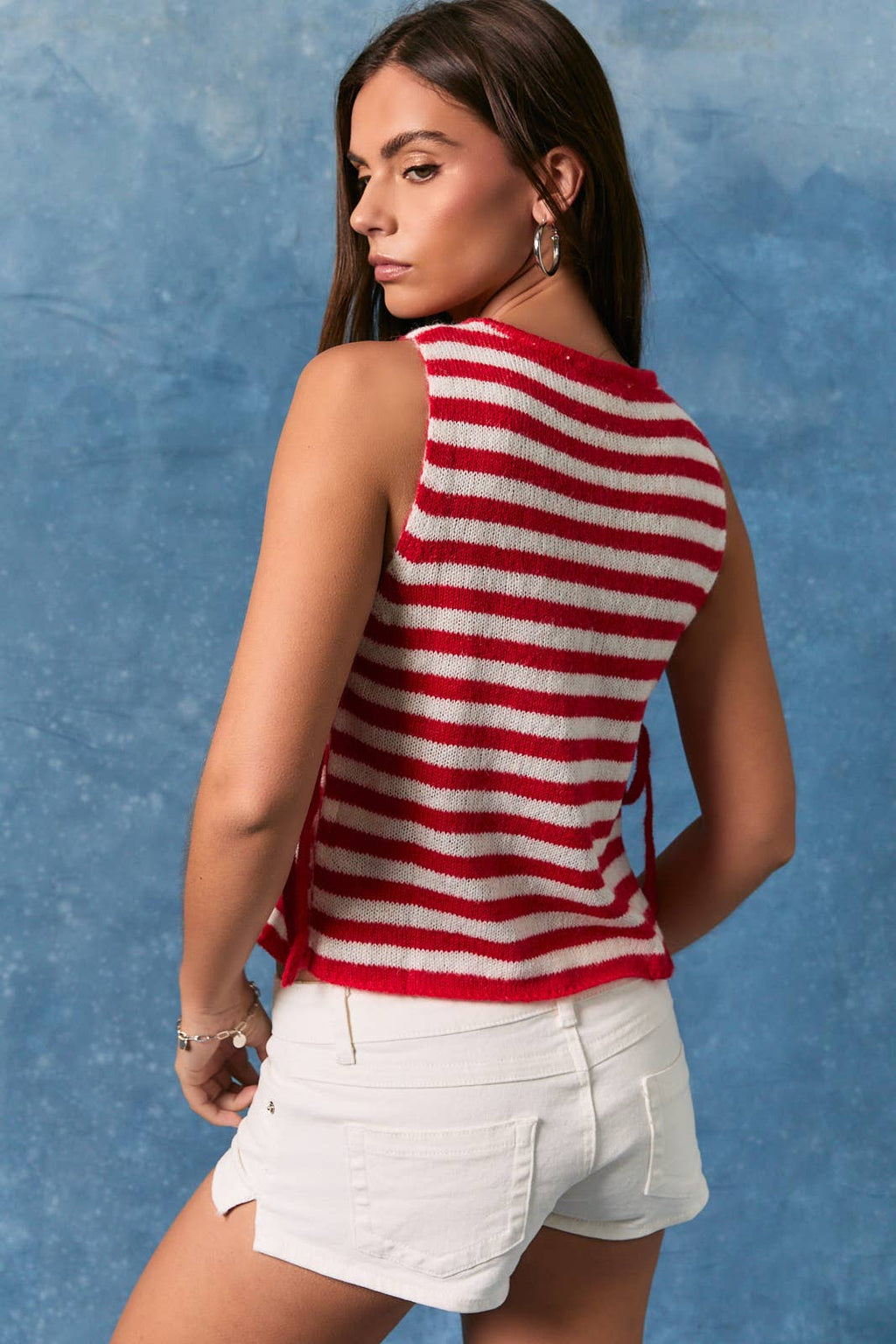 SLEEVELESS BOAT NECK SIDE TIE STRIPE SWEATER TOP: RED-WHITE STRIPE / M
